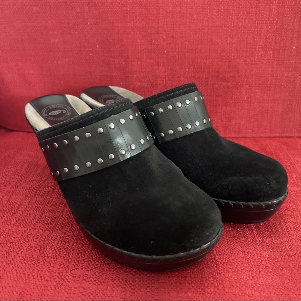 Nurture Clogs 8.5 M Black Suede With Band size 8 1/2 M